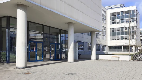 Haupteingang der Fakultät für Physik