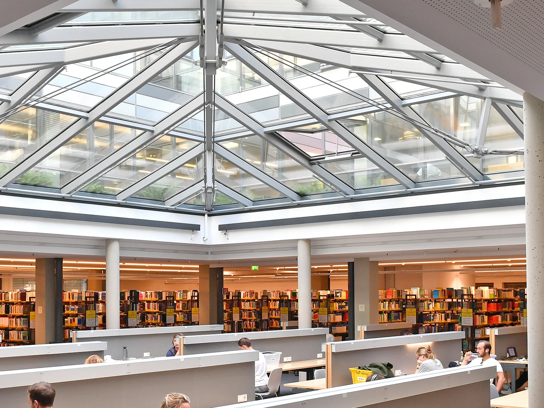 Glasdach in der Bereichsbibliothek Wirtschafts- und Sozialwissenschaften der SUB Göttingen