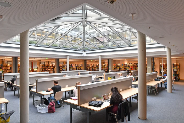 Glasdach in der Bereichsbibliothek Wirtschafts- und Sozialwissenschaften der SUB Göttingen