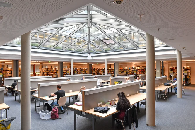 Glasdach in der Bereichsbibliothek Wirtschafts- und Sozialwissenschaften der SUB Göttingen