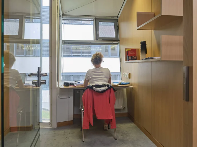Arbeitskabine Zentralbibliothek Eine Arbeitskabine in der Zentralbibliothek